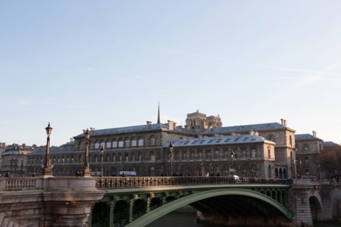 France, Ile de France, Paris 1er arrondissement, quai de Gesvres, pont Notre-Dame, hopital, Hotel-Dieu, Notre-Dame de Paris en arriere-plan,
