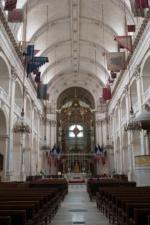 France, Ile de France, Paris 7e arrondissement, cathedrale Saint Louis des Invalides, nef avec drapeaux pris a l'ennemi par les troupes de Napoleon 1er,