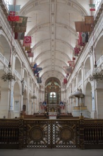 France, Ile de France, Paris 7e arrondissement, cathedrale Saint Louis des Invalides, nef avec drapeaux pris a l'ennemi par les troupes de Napoleon 1er,