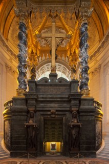 France, Ile de France, Paris 7e arrondissement, Dome des Invalides, tombeau de Napoleon 1er, sepulture, entree de la crypte,