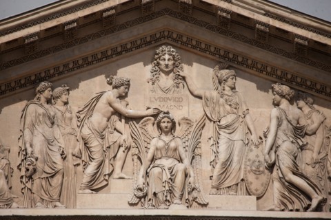 France, Ile de France, Paris 1er arrondissement, musee du Louvre, colonnade du Louvre, architecte Claude Perrault, detail portail, Napoleon 1er, relief,
