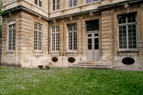 France, Ile de France, Paris 5e arrondissement, 47 quai des Tournelles, Hotel Miramion, ancien musee de la Medecine, desormais propriete privee, facade sur jardin,