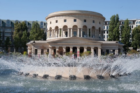 France, Ile de France, Paris 19e arrondissement, bassin de la Villette, rotonde, Claude-Nicolas Ledoux, pavillon d'octroi, ancienne barrriere de Paris, metro Stalingrad,