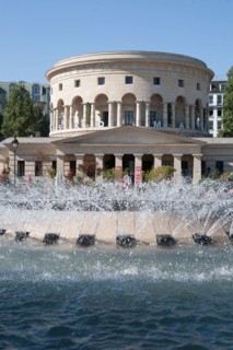 France, Ile de France, Paris 19e arrondissement, bassin de la Villette, rotonde, Claude-Nicolas Ledoux, pavillon d'octroi, ancienne barrriere de Paris, metro Stalingrad,
