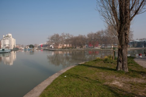 France, Ile de France, Paris 19e arrondissement, rond point des canaux, canal de l'Ourcq, La Villette,