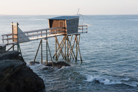 France, région Pays de la Loire, Loire Atlantique, Pornic, corniche, cabane de pêche, carrelet.