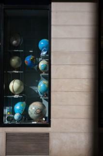 France, Région Ile de France, Paris 6e arrondissement, Rue Racine, Librairie Gibert, globes