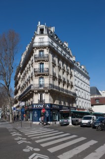 France, Région Ile de France, Paris 10e arrondissement, boulevard Magenta, ilot à l'angle du