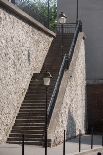 France, Région Ile de France, Paris 16e arrondissement, Rue Berton, en contrebas de la rue