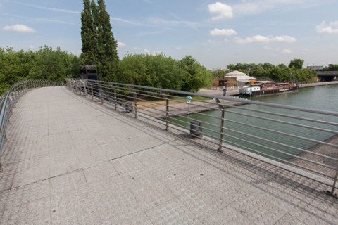 France, Région Ile de France, Paris 19e arrondissement, Parc de la Villette, pont au-dessus du