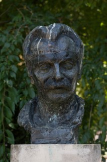 Parc Georges Brassens, Buste De Georges Brassens par Le Sculpteur Andre Greck