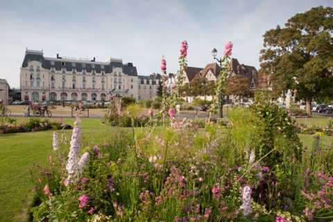Cabourg, Place Du Casino Et Grand Hôtel