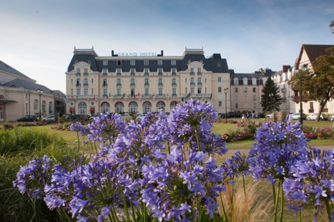 Cabourg, Place Du Casino Et Grand Hôtel