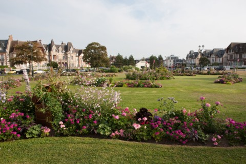 Cabourg, Place Du Casino Et Grand Hôtel