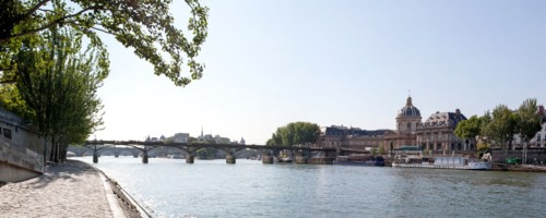 Quai Francois Mitterrand (Quai Des Tuileries) Berges de Seine, Pont Des Arts Et Institut de France, Quai De Conti En Face