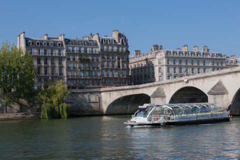 Quai Francois Mitterrand (Quai Des Tuileries) Berges de Seine, Embarcadere Batobus