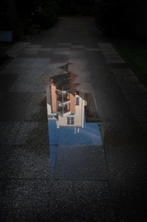 Montparnasse, Detail D'Un Reflet Dans Une Flaque D'Eau