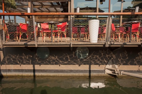 Promenade du Quai Branly, Port