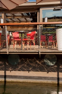 Promenade du Quai Branly, Port