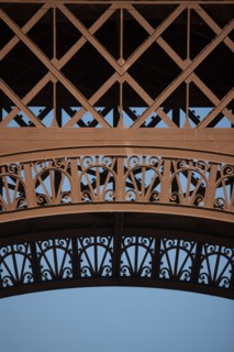 Tour Eiffel, Detail Des Motifs Au Niveau Du 1er Etage