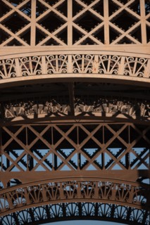 Tour Eiffel, Detail Des Motifs Au Niveau Du 1er Etage