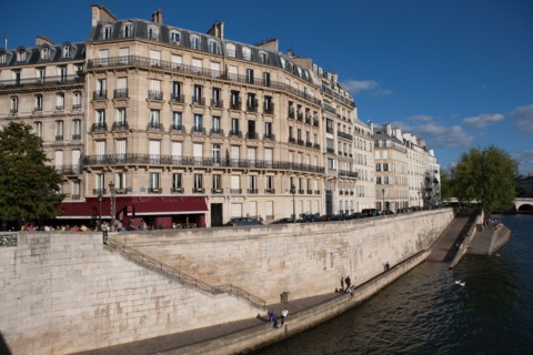 Ile Saint Louis, vue sur le quai De Bethune Et La Seine