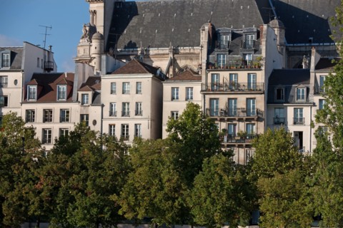 Ile Saint Louis, vue sur Les Facades du Quai de l'Hôtel De Ville Depuis le quai De Bourbon
