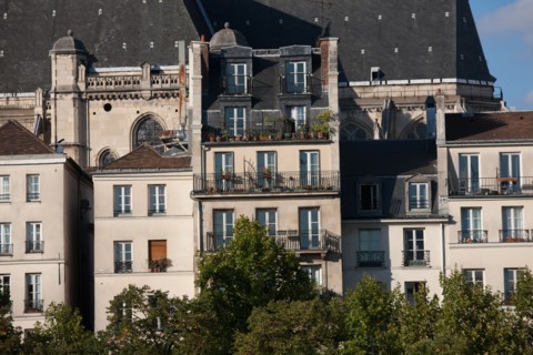 Ile Saint Louis, vue sur Les Facades du Quai de l'Hôtel De Ville Depuis le quai De Bourbon