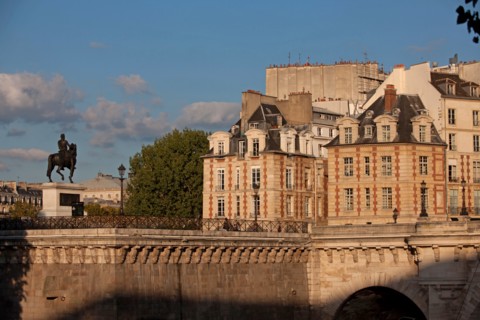 Ile De La Cite, Pavillons de la Place Dauphine donnant sur Le Pont Neuf