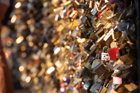 Pont Des Arts, Cadenas d'Amour Sur Les Grilles
