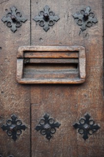 Rue Saint Jacques, Porte EtBois Et Boite A Lettres