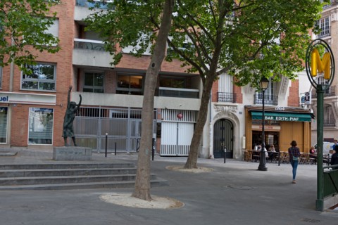 Porte de Bagnolet, Place Edith Piaf