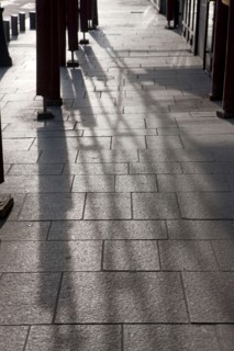 2e Arrondissement, Ombre D'Un Echafaudage Sur Le Trottoir