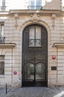 11 rue Servandoni, Porte de L'Immeuble où vécut Roland Barthes