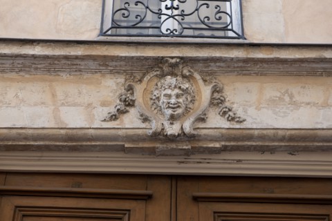 4 rue Ferou, Porte en bois