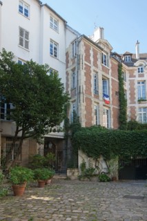 3 Cour De Rohan,  Georges Bataiille Y Habitat (Chez Balthus)