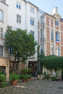 3 Cour De Rohan,  Georges Bataiille Y Habitat (Chez Balthus)