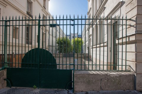 8e Arrondissement, 1Rue Lord Byron
