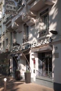 19 rue Stephen Pichon, Hôtel Jacks où mourut Jean Genet