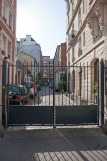 17 rue Campagne Première, Grille Et Cour