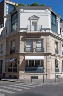 2 rue Fortuny, Angle Avec La Ru De Prony