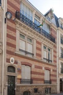 10 rue Jacques Bingen, Maupassant y vécut