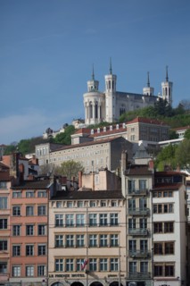 Lyon, façades Quai de Bondy, et Notre-Dame de Fourvière