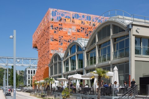 Lyon, Immeuble "Le Cube Orange" dans le quartier Confluence