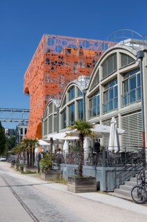 Lyon, Immeuble "Le Cube Orange" dans le quartier Confluence