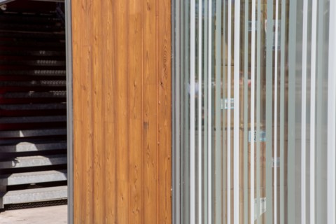 Lyon, Quartier Confluence, detail architectural du centre commercial