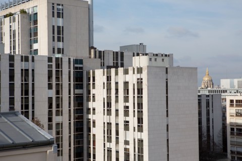 Vue sur les toits de Paris depuis un immeuble de la Rue Lecourbe