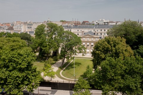 Paris, vue sur le 45 boulevard des Invalides