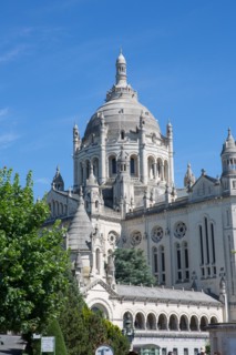 Basilique Sainte-Thérèse de Lisieux