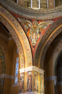 Basilique Sainte-Thérèse de Lisieux, vue intérieure